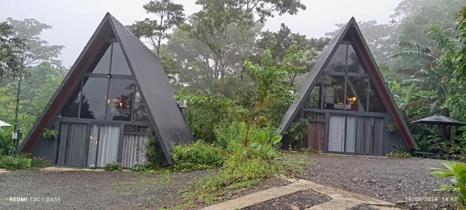 Yarumo Lodge, Rio Celeste Black Chalets บิฆากัว ภายนอก รูปภาพ
