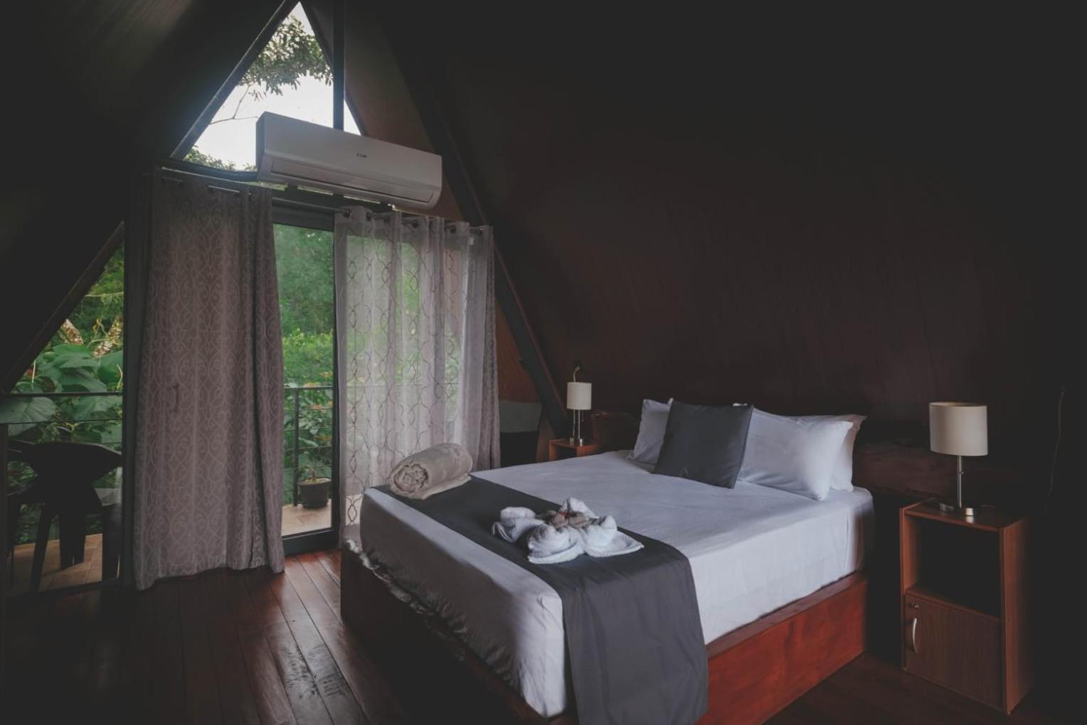 Yarumo Lodge, Rio Celeste Black Chalets บิฆากัว ภายนอก รูปภาพ
